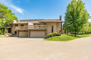 7024 W 113th St, Bloomington, MN 55438 - Photo 3