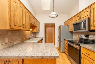 7024 W 113th St, Bloomington, MN 55438 - Photo 11