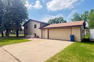 404 E 3rd St, Madison, MN 56256 - Photo 37