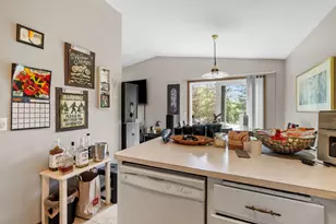 4222 Bridgewood Terrace, Vadnais Heights, MN 55127 - Photo 9