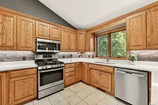 906 Bucknell Blvd SE, Stewartville, MN 55976 - Photo 5