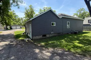 1514 Trott Ave SW, Willmar, MN 56201 - Photo 3