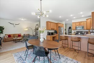 3915 Zane Ave N, Robbinsdale, MN 55422 - Photo 3