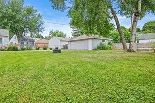 1221 4th St E, Saint Paul, MN 55106 - Photo 25