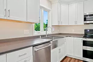 8009 W 104th St, Bloomington, MN 55438 - Photo 7