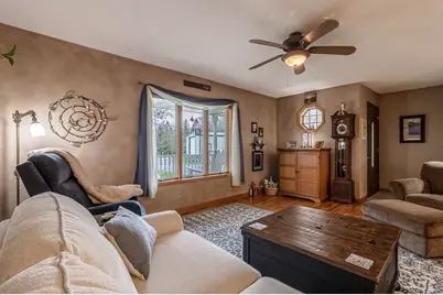35425 Shakpays Cove Road, Kasota, MN 56050 - Photo 5