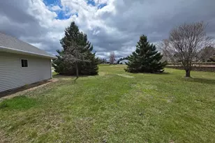 908 Trailview St, Bovey, MN 55709 - Photo 5