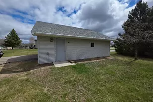 908 Trailview St, Bovey, MN 55709 - Photo 7