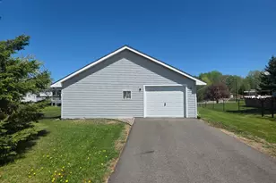 908 Trailview St, Bovey, MN 55709 - Photo 3