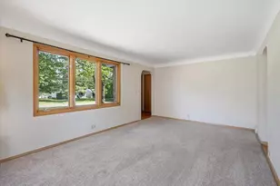 568 Shryer Ave W, Roseville, MN 55113 - Photo 5