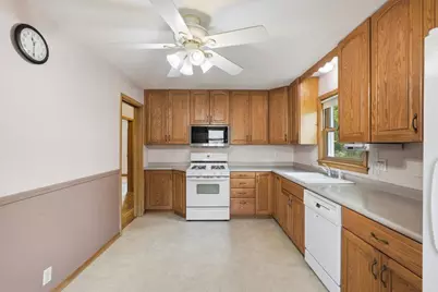 568 Shryer Avenue W, Roseville, MN 55113 - Photo 9
