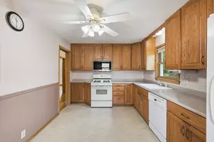 568 Shryer Ave W, Roseville, MN 55113 - Photo 9