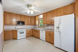 568 Shryer Ave W, Roseville, MN 55113 - Photo 7