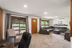 6102 Hampshire Ave N, Crystal, MN 55428 - Photo 3