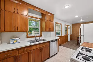 6102 Hampshire Ave N, Crystal, MN 55428 - Photo 13