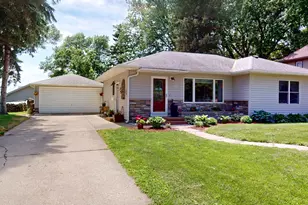 110 Hawthorne Street W, Albert Lea, MN 56007 - Photo 1