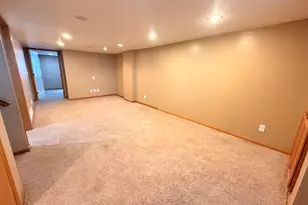 1640 Montana Ave E, Saint Paul, MN 55106 - Photo 27