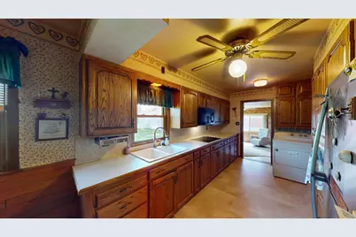 904 Clausen Avenue, Albert Lea, MN 56007 - Photo 7
