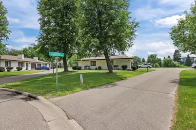 7905 85th Court N, Brooklyn Park, MN 55445 - Photo 9