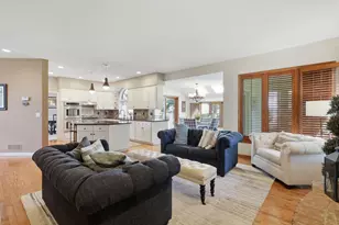 10368 Bluff Rd, Eden Prairie, MN 55347 - Photo 7