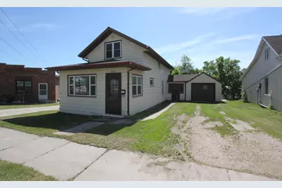 302 Riverside Avenue, Thief River Falls, MN 56701 - Photo 1