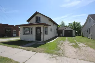 302 Riverside Ave, Thief River Falls, MN 56701 - Photo 1