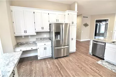 10413 Spyglass Drive, Eden Prairie, MN 55347 - Photo 5