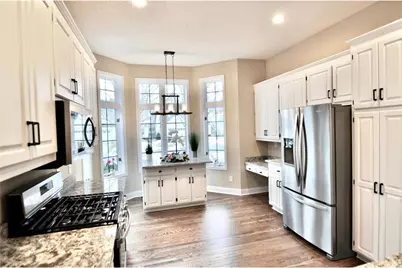 10413 Spyglass Drive, Eden Prairie, MN 55347 - Photo 3