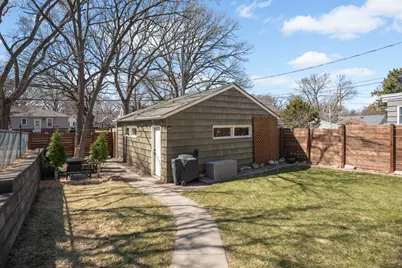2712 Hampshire Avenue S, Saint Louis Park, MN 55426 - Photo 25