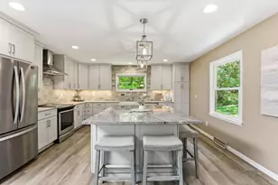 4001 Huntingdon Dr, Minnetonka, MN 55305 - Photo 9