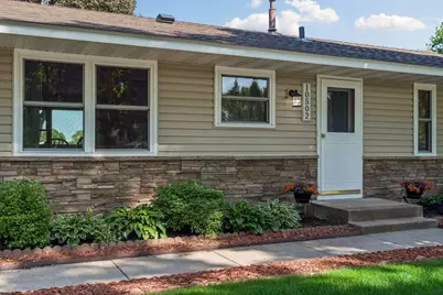 10502 Lancaster Lane N, Maple Grove, MN 55369 - Photo 3