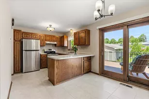 907 California Ave W, Saint Paul, MN 55117 - Photo 5