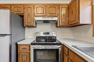 907 California Ave W, Saint Paul, MN 55117 - Photo 9