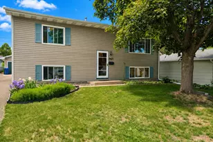 907 California Ave W, Saint Paul, MN 55117 - Photo 1