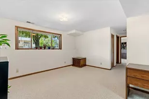 907 California Ave W, Saint Paul, MN 55117 - Photo 27