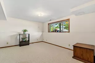 907 California Ave W, Saint Paul, MN 55117 - Photo 25