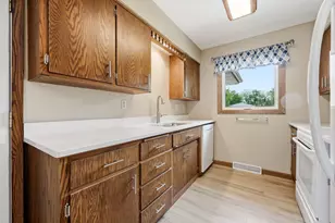 1301 60th Ave N, Moorhead, MN 56560 - Photo 9