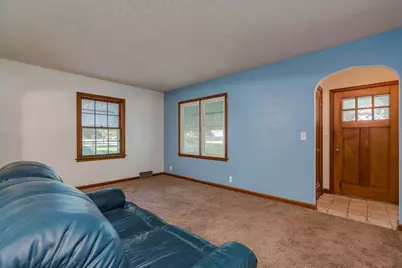 705 N Carver Street, Winthrop, MN 55396 - Photo 5