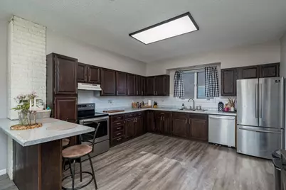 317 Walnut Street SW, Sleepy Eye, MN 56085 - Photo 11