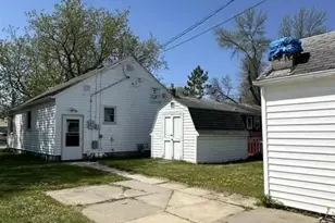 1104 11th St, International Falls, MN 56649 - Photo 3