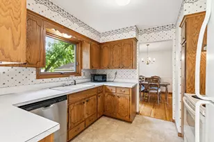 2195 Burr St N, Maplewood, MN 55117 - Photo 11