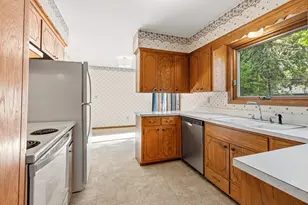 2195 Burr St N, Maplewood, MN 55117 - Photo 9