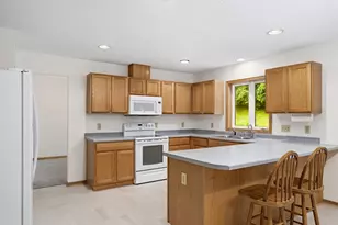 676 Falcon Ridge Rd, Woodbury, MN 55125 - Photo 11