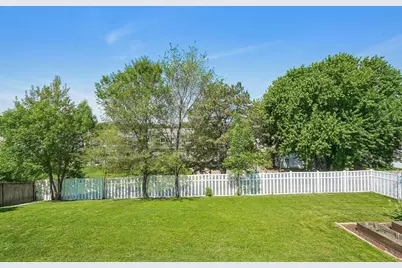 425 Crestview Drive S, Maplewood, MN 55119 - Photo 59