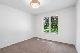 425 Crestview Dr S, Maplewood, MN 55119 - Photo 21