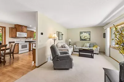 10435 Buckingham Drive, Eden Prairie, MN 55347 - Photo 5