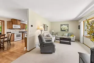 10435 Buckingham Dr, Eden Prairie, MN 55347 - Photo 5