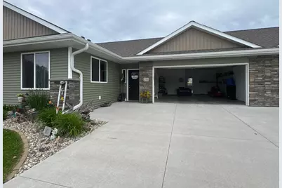 211 3rd Avenue SW, Wells, MN 56097 - Photo 3