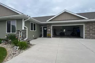 211 3rd Ave SW, Wells, MN 56097 - Photo 3
