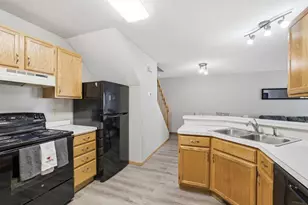 8426 Copperfield Way, Inver Grove Heights, MN 55076 - Photo 11